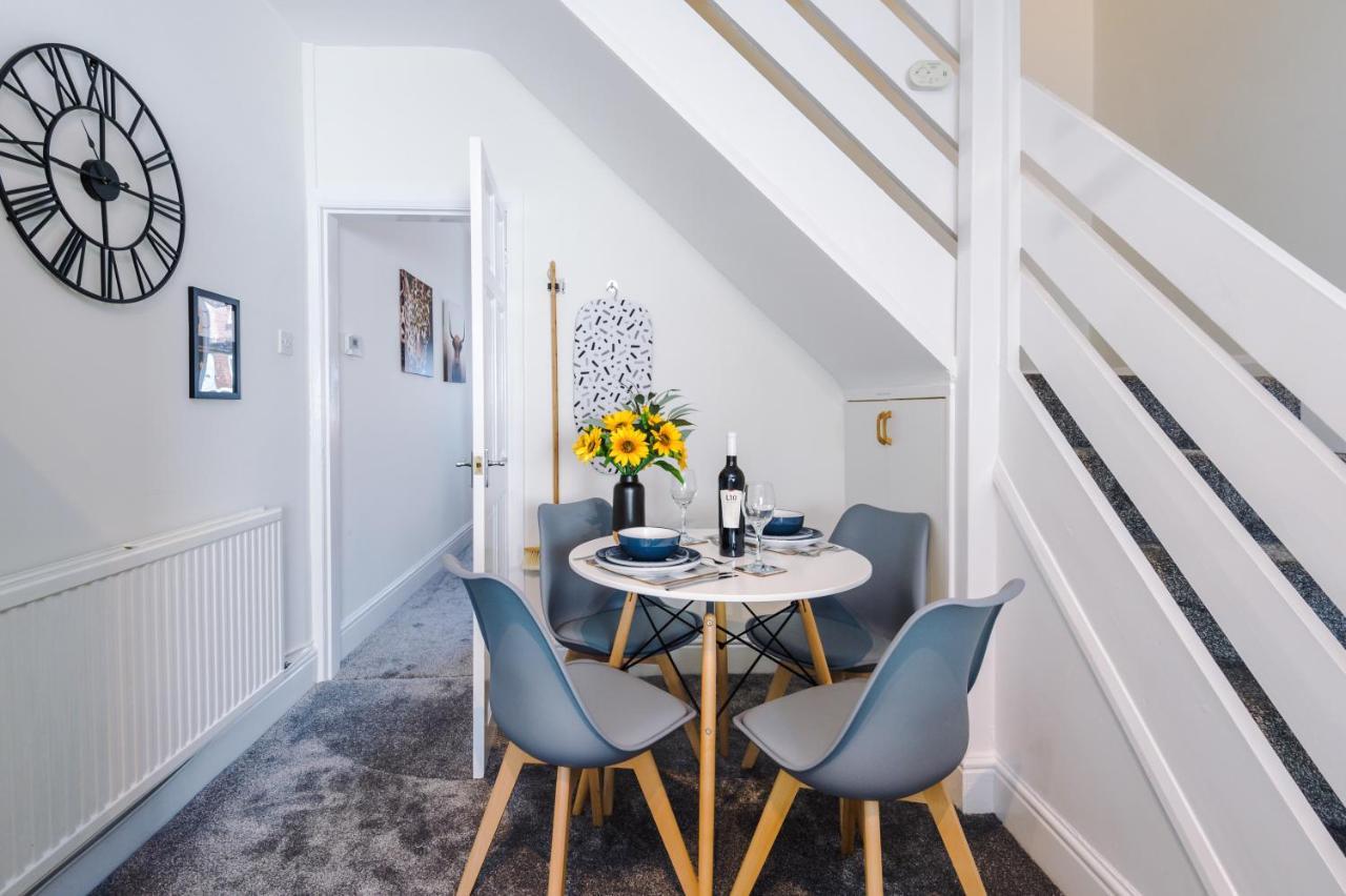 Bright 2-Bed Cottage In Chester By 53 Degrees Property, Ideal For Couples & Small Groups, City Centre - Sleeps 6 エクステリア 写真